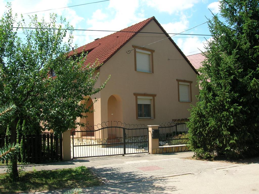 Margaréta Apartman Apartamento Sárvár Exterior foto